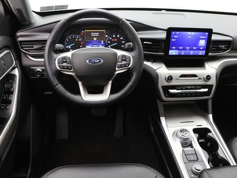 Used 2022 Ford Explorer XLT w/ Equipment Group 202A image 14