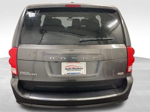 Used 2018 Dodge Grand Caravan SE w/ UConnect Hands-Free Group image 4