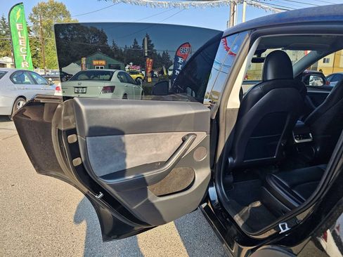Used 2023 Tesla Model Y Long Range AWD/4WD image 16