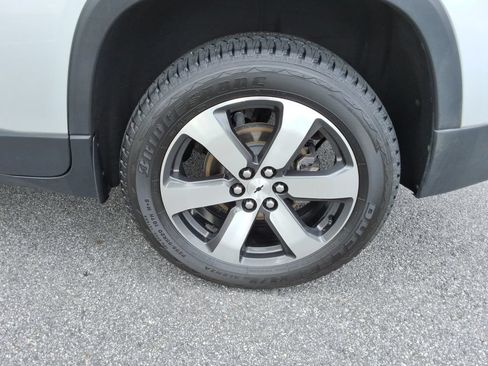 Certified 2020 Chevrolet Traverse LT w/ LT Premium Package FWD image 11