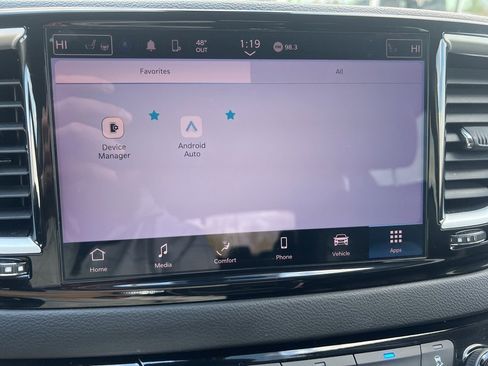 Used 2023 Chrysler Pacifica Touring-L image 32