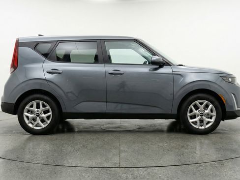 Used 2025 Kia Soul LX w/ LX Technology Package FWD image 11