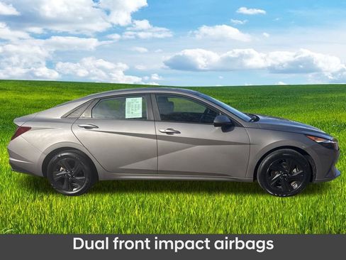 Used 2023 Hyundai Elantra SEL w/ Preferred Accessory Package image 4