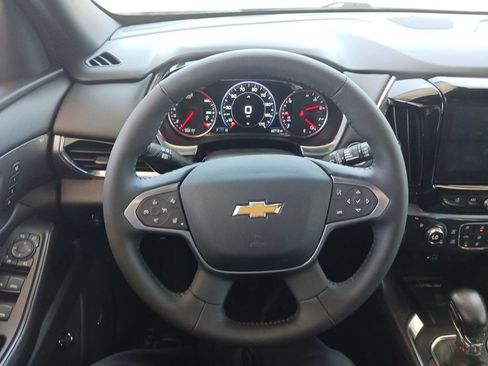 Used 2022 Chevrolet Traverse Premier FWD image 11