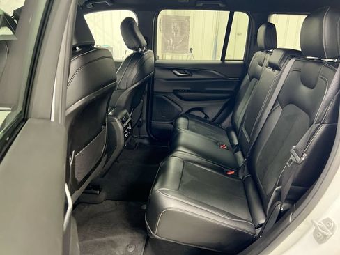 Used 2025 Jeep Grand Cherokee Altitude AWD/4WD image 22