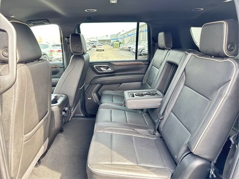 Used 2024 Chevrolet Suburban Premier AWD/4WD image 10