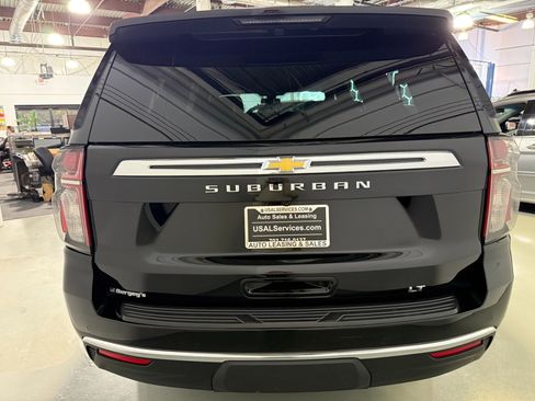 Used 2022 Chevrolet Suburban LT w/ Luxury Package image 19