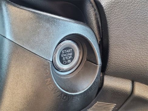 Used 2023 Jeep Renegade Latitude w/ Sun/Sound Group image 18