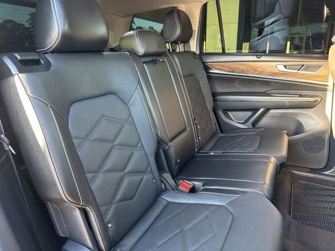 Used 2024 Volkswagen Atlas SE image 43