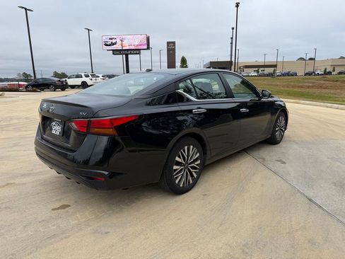 Used 2024 Nissan Altima 2.5 SV image 5