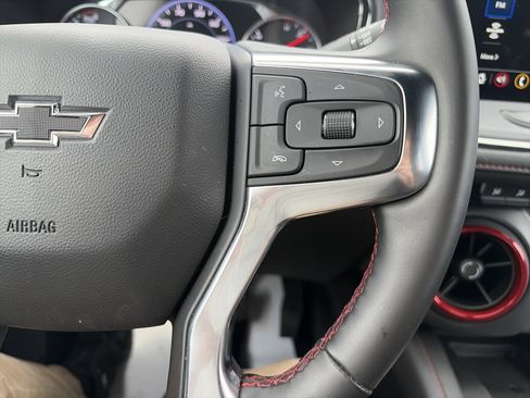 Used 2025 Chevrolet Blazer RS FWD image 19