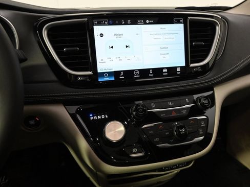 Used 2022 Chrysler Pacifica Touring-L image 27