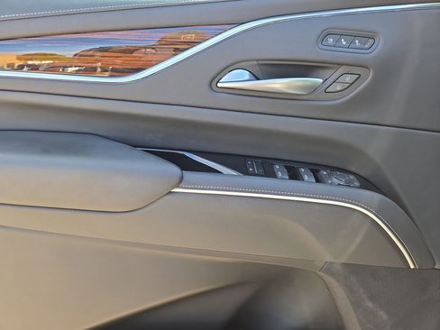 Certified 2023 Cadillac Escalade Premium Luxury AWD/4WD image 15