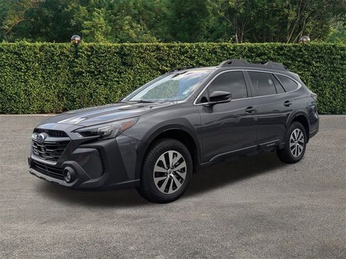 Used 2025 Subaru Outback Premium image 8