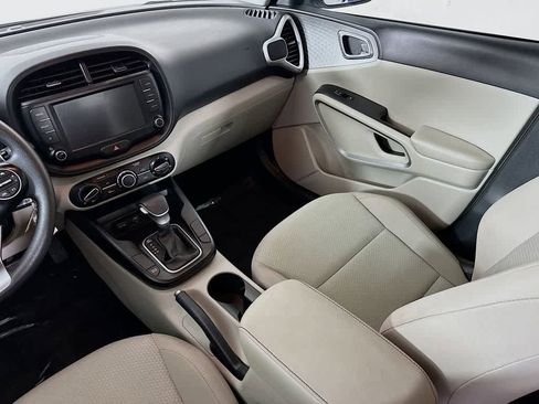 Used 2023 Kia Soul LX image 11