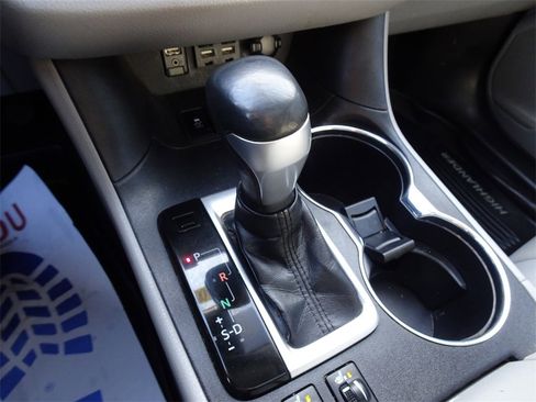 Used 2019 Toyota Highlander XLE image 18