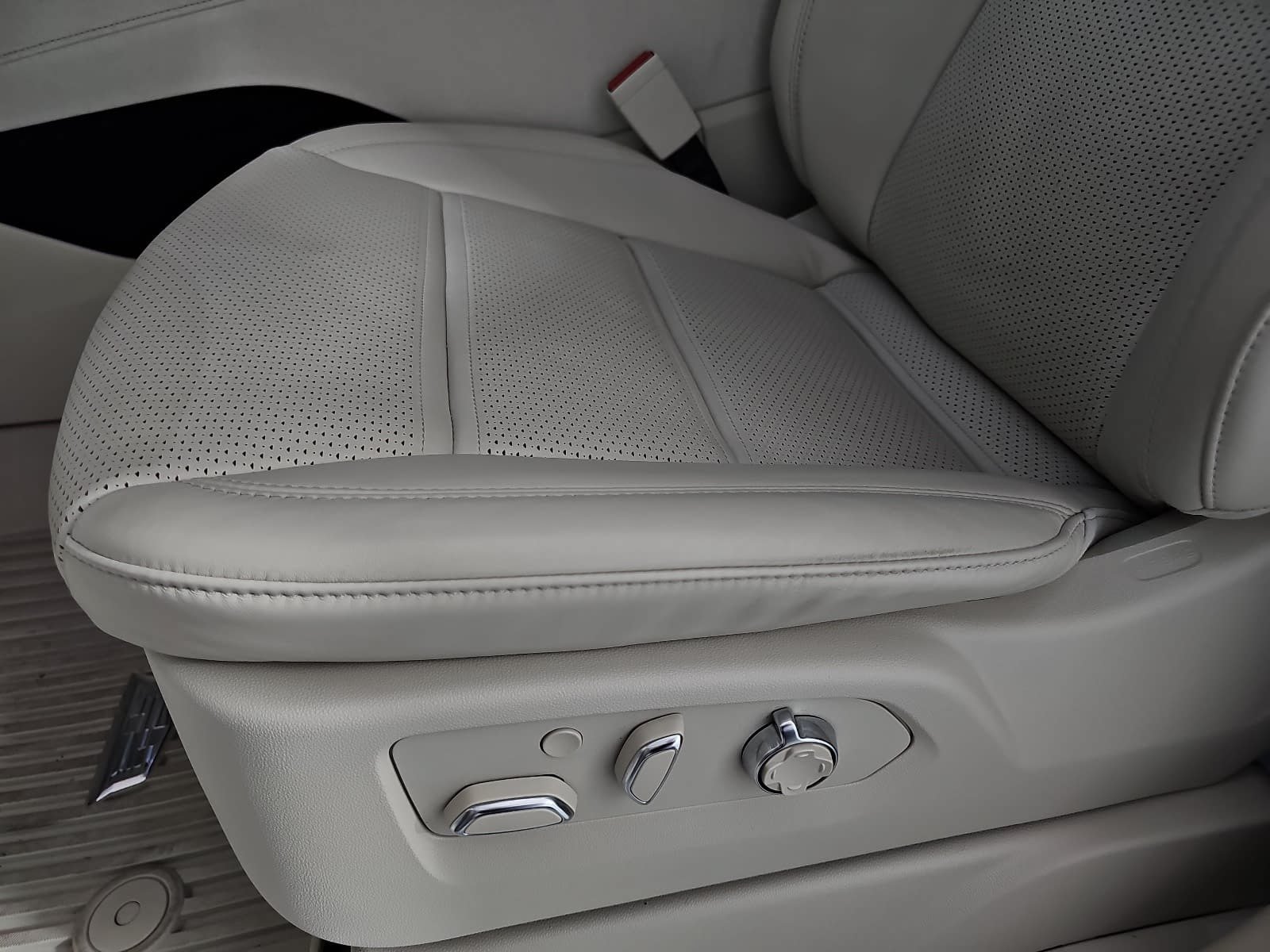 Used 2024 Cadillac Escalade Sport Platinum RWD image 27