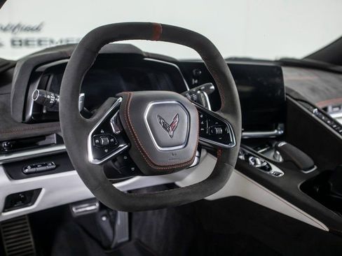 Used 2023 Chevrolet Corvette Stingray Premium Cpe w/ Z51 Performance Package image 19