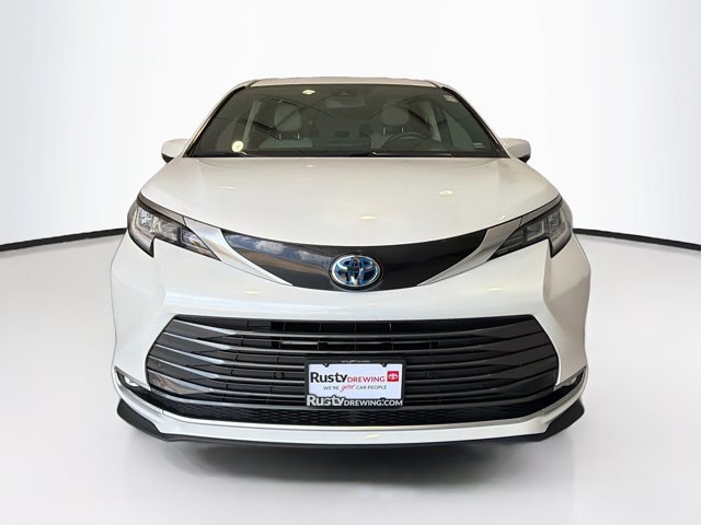 Used 2025 Toyota Sienna Limited AWD/4WD image 2