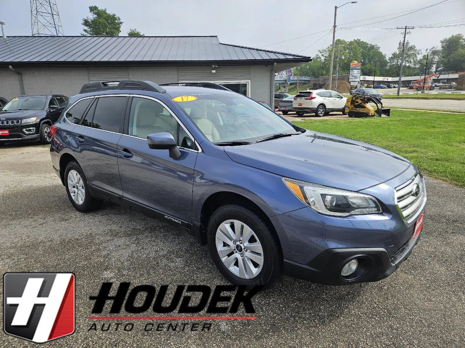 Used 2017 Subaru Outback 2.5i Premium AWD/4WD image 1