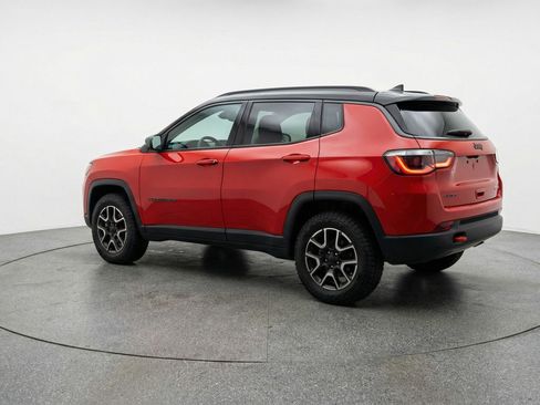 Used 2025 Jeep Compass Trailhawk AWD/4WD image 6