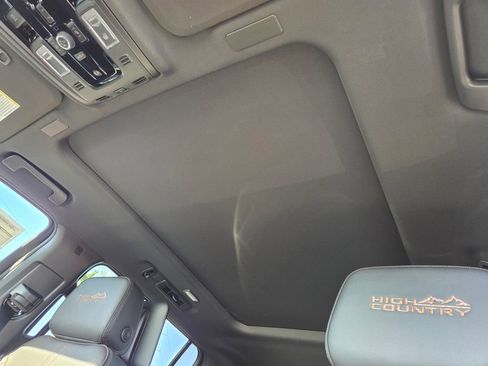 New 2026 Chevrolet Suburban High Country image 7