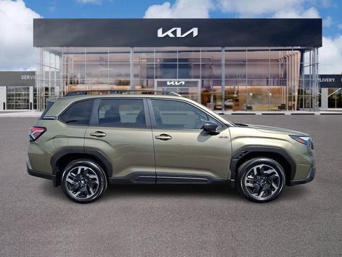 Used 2025 Subaru Forester Premium AWD/4WD image 7