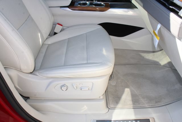 Used 2025 Cadillac Escalade Sport Platinum w/ LPO, ONYX Package AWD/4WD image 16