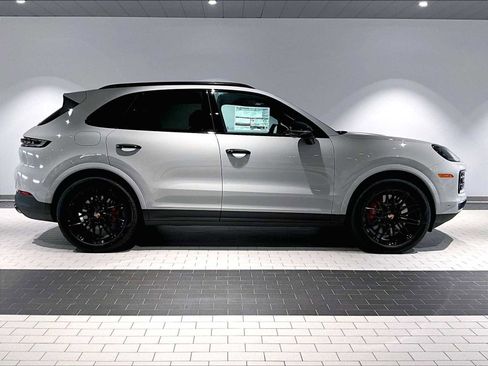 New 2026 Porsche Cayenne S image 8