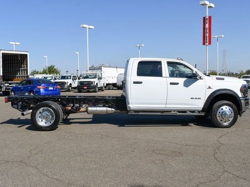Used 2022 RAM 5500 Tradesman w/ Chrome Appearance Group image 9