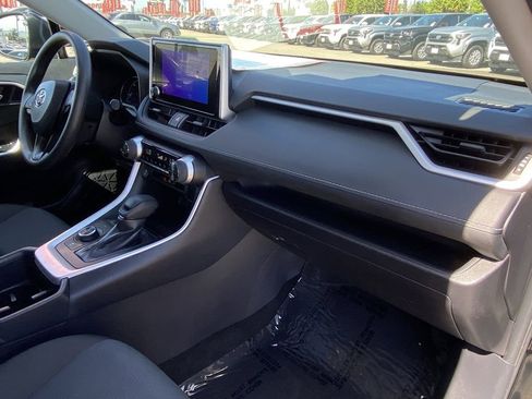Used 2025 Toyota RAV4 XLE image 17