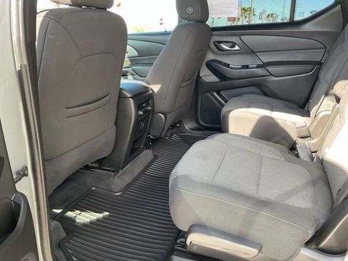 Used 2023 Chevrolet Traverse LT FWD image 19