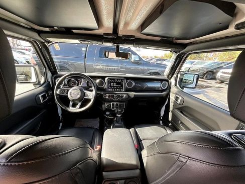 Used 2021 Jeep Wrangler Unlimited Sahara image 31