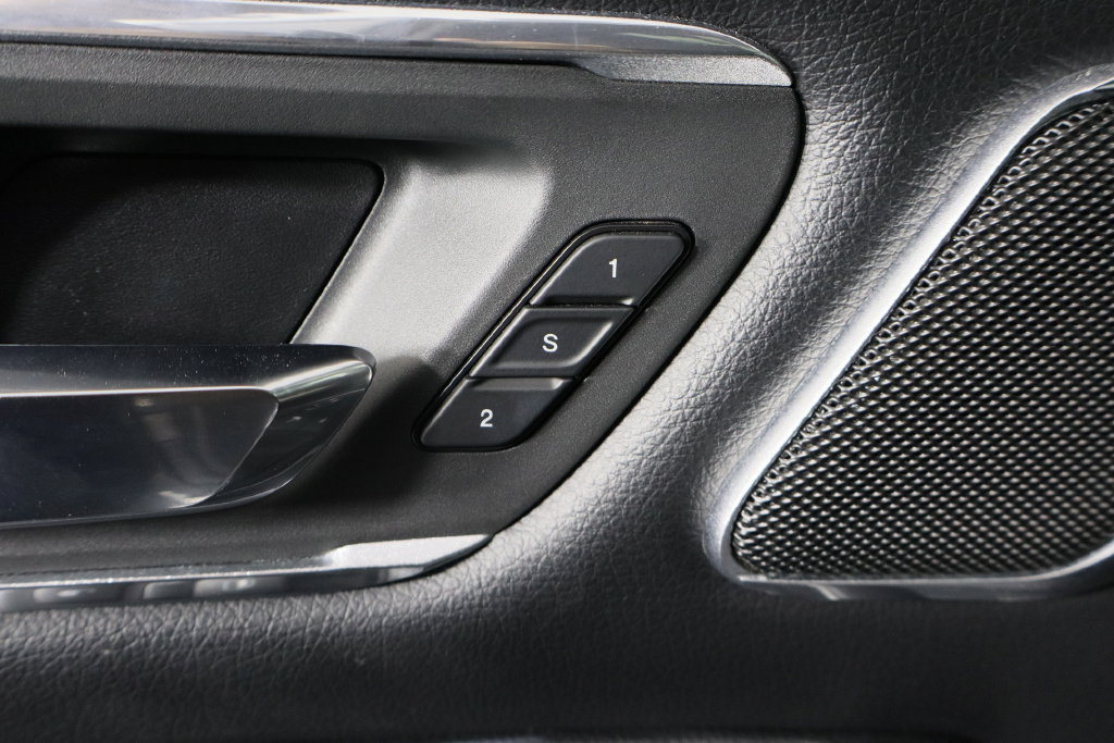 Used 2019 RAM 1500 Laramie AWD/4WD image 18