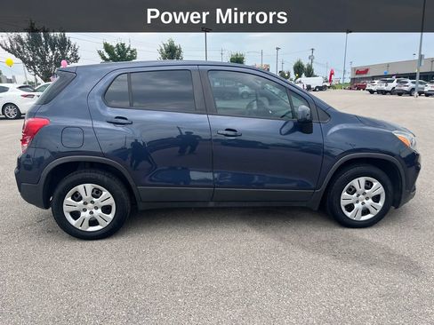 Used 2018 Chevrolet Trax LS w/ LPO, Cargo Package FWD image 8