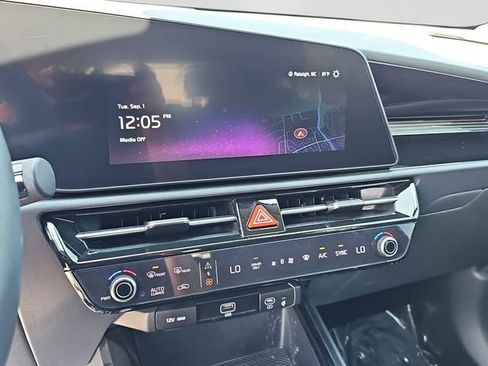 Used 2024 Kia Niro SX Touring FWD image 15