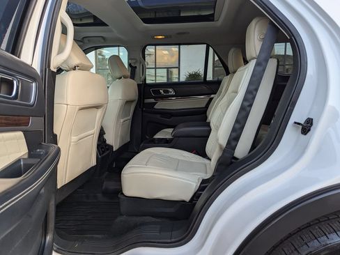 Used 2018 Ford Explorer Platinum AWD/4WD image 36