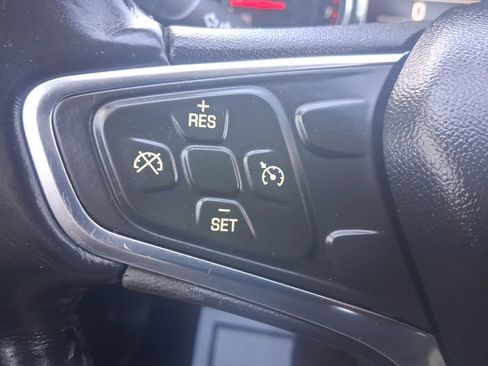Used 2017 Chevrolet Malibu LT FWD image 18