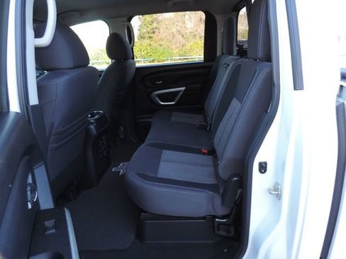 Used 2021 Nissan Titan SV w/ SV Convenience Package image 24