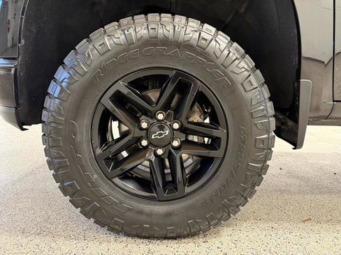 Used 2020 Chevrolet Silverado 1500 LT Trail Boss image 9