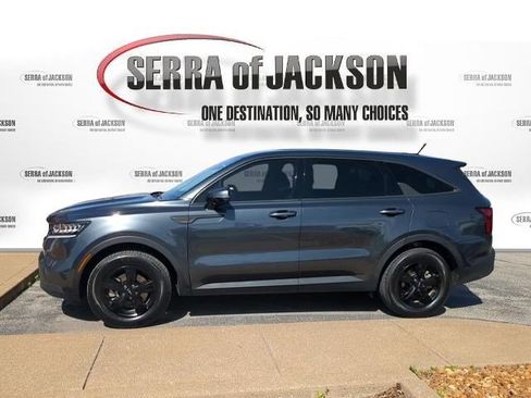 Used 2023 Kia Sorento LX image 5