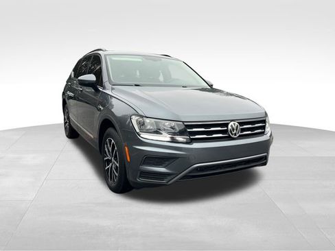 Used 2021 Volkswagen Tiguan SE w/ Panoramic Sunroof Package image 7