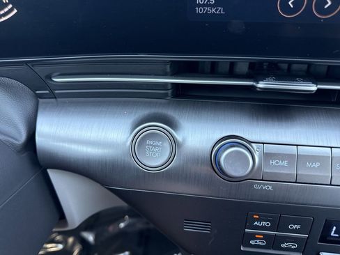 Used 2025 Hyundai Kona SEL image 21