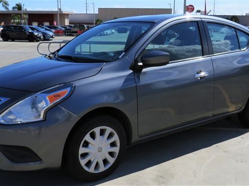 Used 2019 Nissan Versa SV FWD image 1