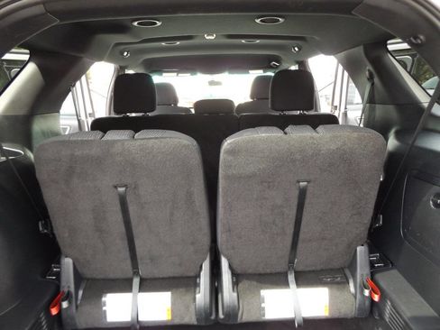 Used 2016 Ford Explorer XLT image 30