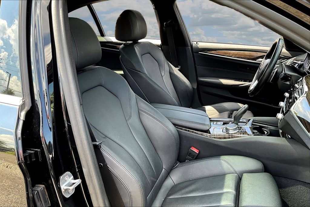 Used 2019 BMW 530i w/ Convenience Package RWD image 28
