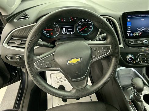 Used 2022 Chevrolet Malibu LT image 4