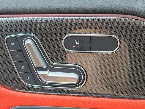 New 2025 Mercedes-Benz GLA 250 4MATIC image 17