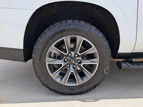 Used 2024 Chevrolet Suburban Z71 w/ Luxury Package AWD/4WD image 13