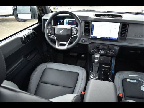 Used 2024 Ford Bronco Black Diamond w/ Sasquatch Package AWD/4WD image 4